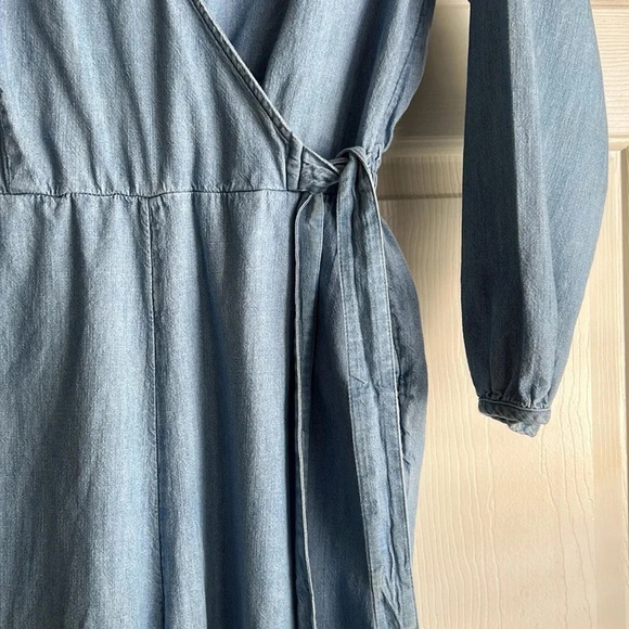 Old Navy Chambray Long Sleeve Wide leg Cropped Jumpsuit women’s size Medium - Picture 11 of 15